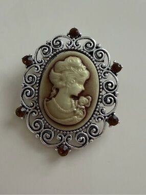 Paparazzi Cameo Comfort Brown Rhinestone Portrait Brooch Pin